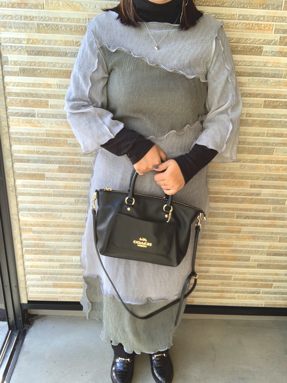 「ootd、お洒落さんとつながりたい、低身長コーデ、秋のコーデ、ZOZO、オトナ女子、着回しコーデ」｜「w closetのプリーツシフォン配色切替メローワンピース（ワンピース、ブルー系）」を使った、あじさん（レディース・153cm）の秋コーディネートの1枚目の写真
