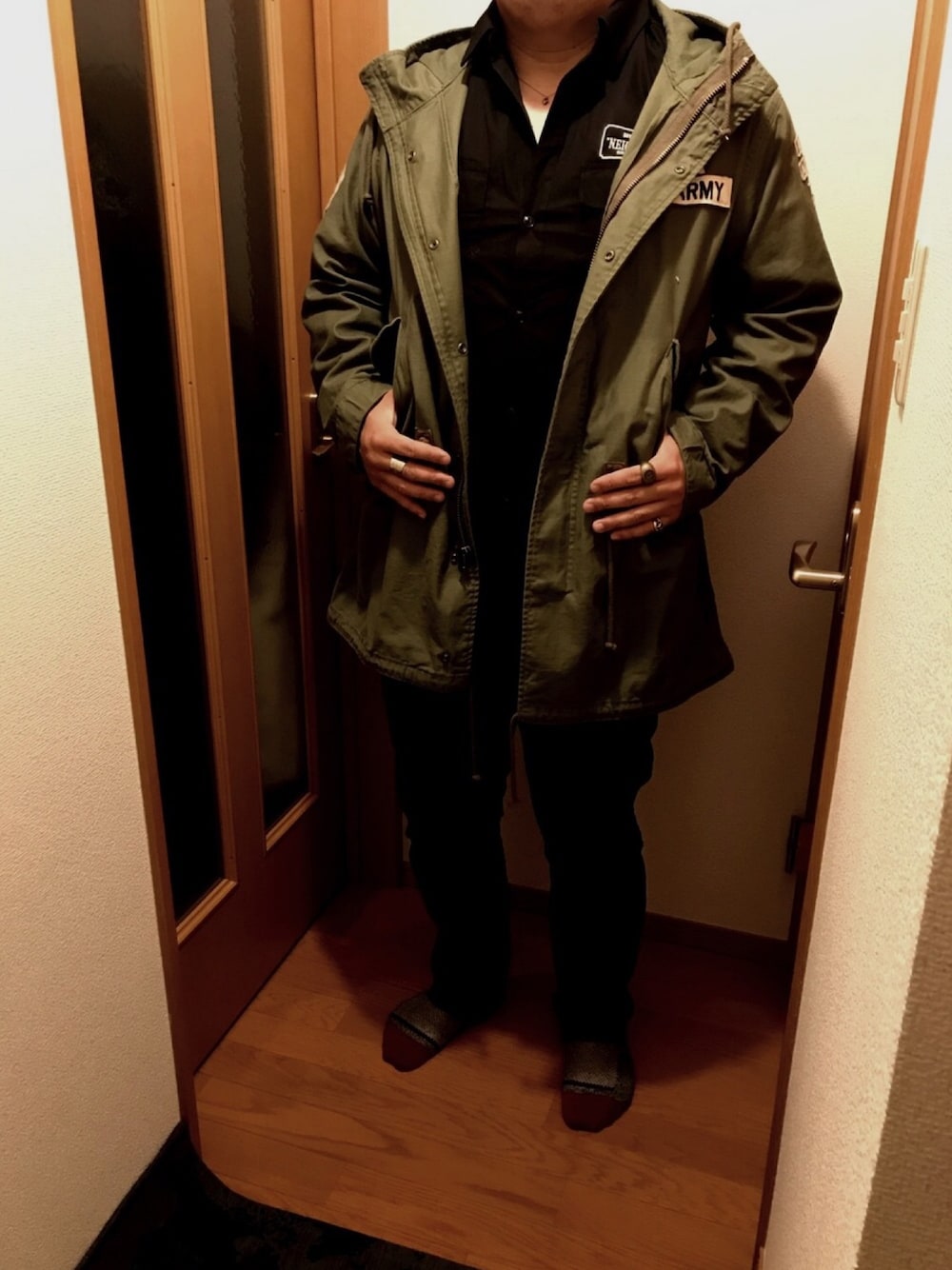 「rehacer、ネイバーフッド」｜「NEIGHBORHOODのアイテム（シャツ/ブラウス、ブラック系）」を使った、たかさん（メンズ・175cm）の春コーディネートの1枚目の写真