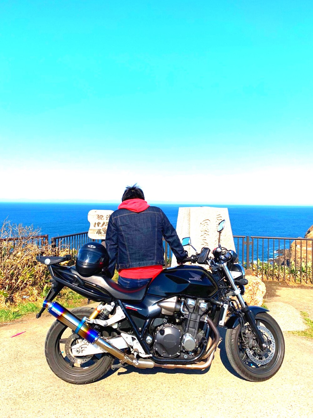 「cb1300sf、GAP、リーバイス、チャンルー」｜「GAPのデニムジャケット（デニムジャケット、ブルー系）」を使った、たかさん（メンズ・175cm）の春コーディネートの1枚目の写真
