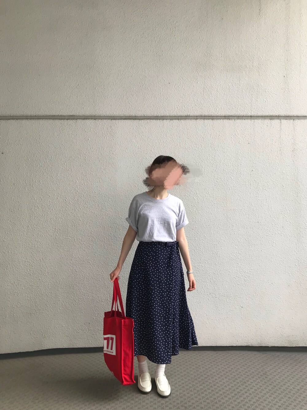 「Hanes、ヘインズ、パックTシャツ、GU、ジーユー、ドットスカート、tabio、白靴下、HARUTA、ローファー」｜「HANESの[HANES/ヘインズ] ジャパンフィットクルーネックTシャツ（Tシャツ/カットソー、その他）」を使った、チさん（レディース・153cm）の夏コーディネートの1枚目の写真
