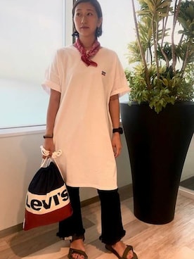 「Levi's（リーバイス）のアイテム（財布/小物）」を使った、リーバイス STAFF WOMENさん（レディース・158cm）の夏コーディネート