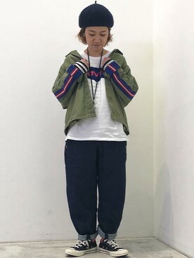 「ルーズフィット」｜「アイテム（デニムジャケット）」を使った、リーバイス STAFF WOMENさん（レディース・152cm）の春コーディネート