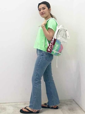 「Levi's（リーバイス）のアイテム（バッグ）」を使った、リーバイス STAFF WOMENさん（レディース・156cm）の夏コーディネート