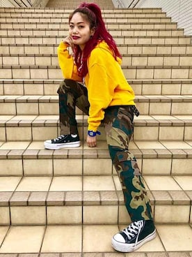 「Levi's（リーバイス）のアイテム（カーゴパンツ）」を使った、リーバイス STAFF WOMENさん（レディース・163cm）の秋コーディネート