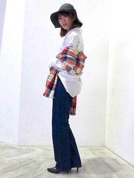 「ボーイフレンドシャツ」｜リーバイス STAFF WOMENさん（レディース・161cm）の秋コーディネート