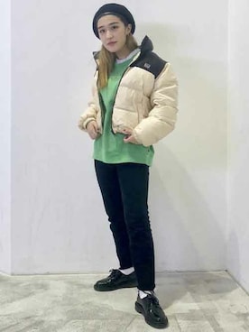 「Levi's（リーバイス）のアイテム（ダウンジャケット/コート）」を使った、リーバイス STAFF WOMENさん（レディース・156cm）の冬コーディネート