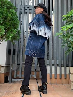 「フリンジデニム」｜「アイテム（デニムジャケット）」を使った、リーバイス STAFF WOMENさん（レディース・166cm）の冬コーディネート