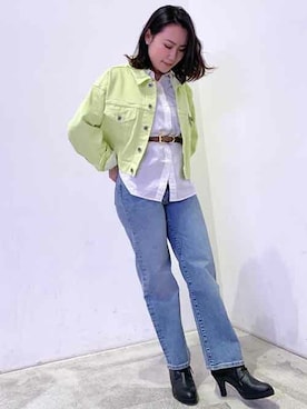 「アイテム（デニムジャケット、グリーン系）」を使った、リーバイス STAFF WOMENさん（レディース・156cm）の春コーディネート