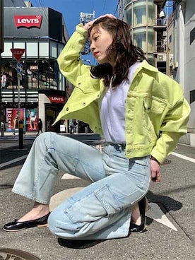 「アイテム（デニムジャケット、グリーン系）」を使った、リーバイス STAFF WOMENさん（レディース・165cm）の春コーディネート