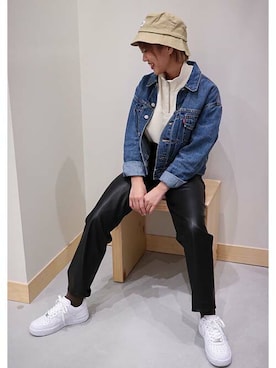 「Levi's（リーバイス）のアイテム（帽子）」を使った、リーバイス STAFF WOMENさん（レディース・156cm）の秋コーディネート