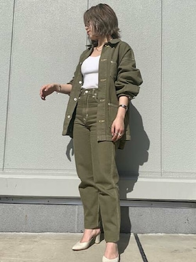 「アイテム（デニムジャケット、グリーン系）」を使った、リーバイス STAFF WOMENさん（レディース・150cm）の冬コーディネート