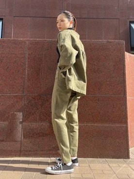 「アイテム（デニムジャケット、グリーン系）」を使った、リーバイス STAFF WOMENさん（レディース・163cm）の冬コーディネート