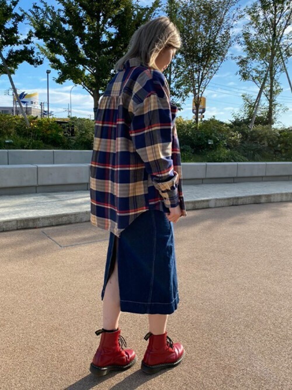 「チェック、アメカジ、リーバイス、秋のコーデ、デニムスカート、Levi's」｜「Levi'sのREMI ユーティリティシャツ（シャツ/ブラウス、その他）」を使った、リーバイス STAFF WOMENさん（レディース・168cm）の秋コーディネートの1枚目の写真