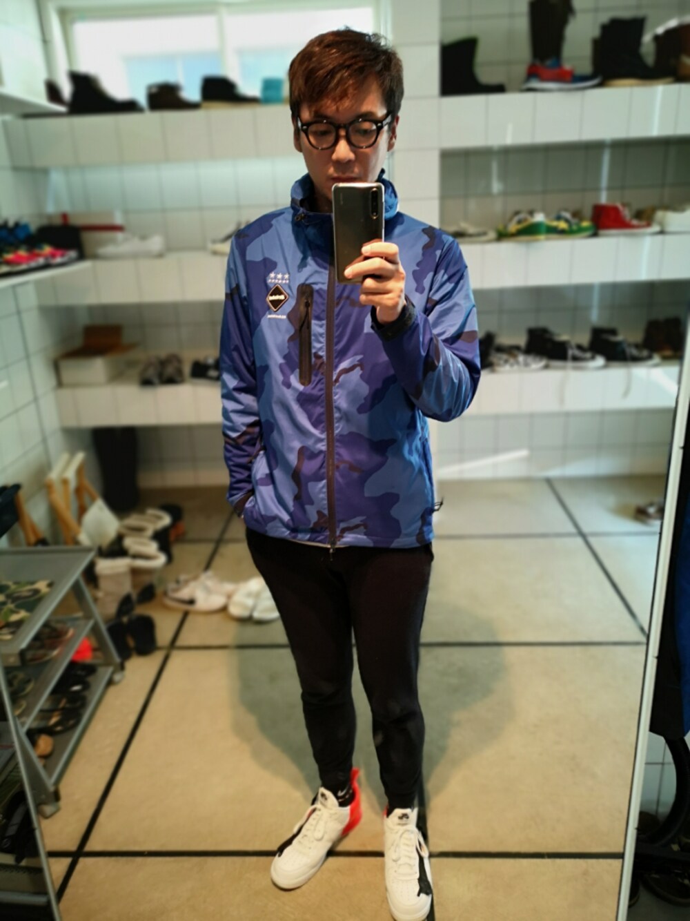 「休日スタイル、やっぱりストリートが好き、スニーカーコーデ、スキニー、NIKE、acronym、SOPHNET.、シンプルコーデ、お洒落さんとつながりたい、秋コーデ」｜「F.C.Real Bristolのアイテム（ナイロンジャケット、ブルー系）」を使った、kurin0328さん（メンズ・185cm）の秋コーディネートの1枚目の写真