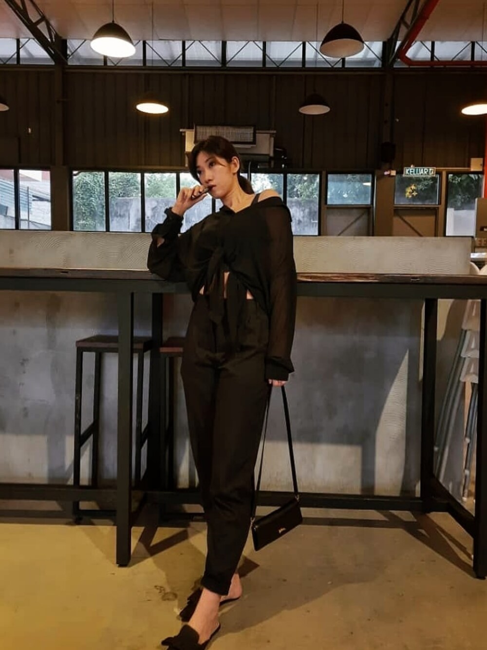 「P&COのアイテム（スラックス、ブラック系）」を使った、Hui Hueyさん（レディース・164cm）の夏コーディネートの1枚目の写真