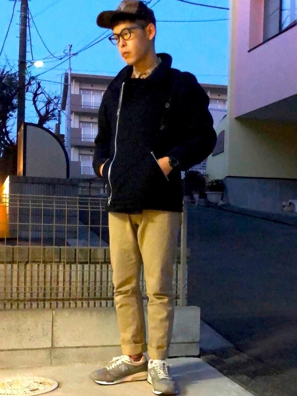 「ライダースジャケット、nonnative、New Balance、キャップ」｜「nonnativeのアイテム（ライダースジャケット、ブルー系）」を使った、KHさん（メンズ・170cm）の冬コーディネートの1枚目の写真