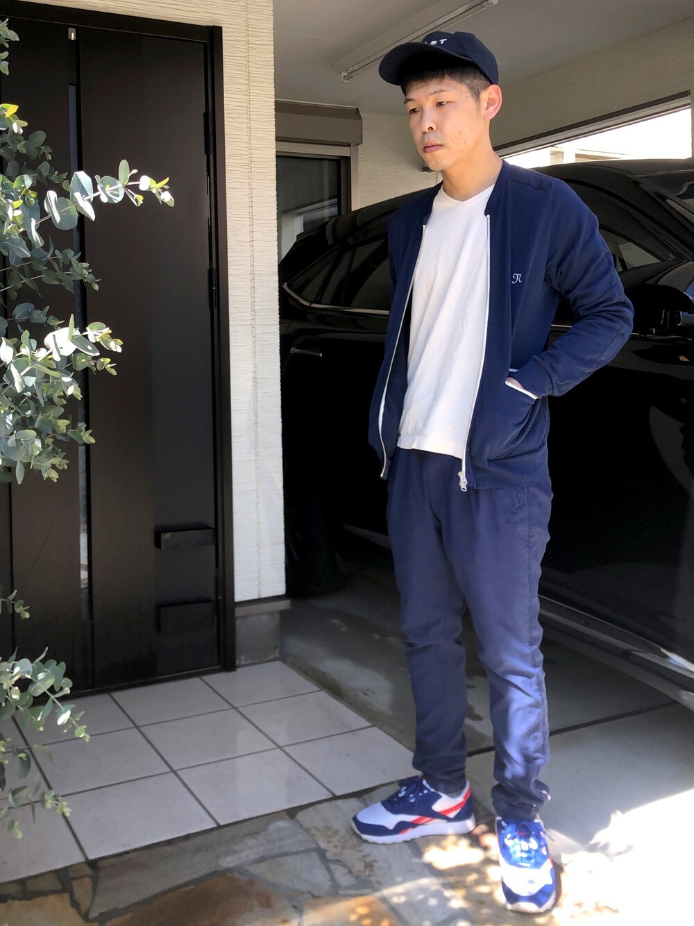 「ブルーコーデ、スウェット、スニーカーコーデ、nonnative、リーボック(Reebok)」｜「nonnativeのアイテム（キャップ、ブルー系）」を使った、KHさん（メンズ・170cm）の春コーディネートの1枚目の写真
