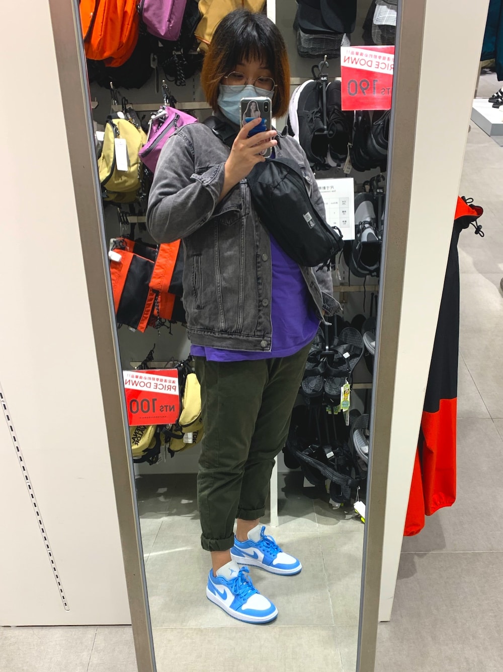 「ootd、夏、街頭穿搭、球鞋、休閒、NIKE、韓系、紫、Jordan、AIR JORDAN」｜「GAPのアイテム（デニムジャケット、グレー系）」を使った、C.V.さん（レディース・165cm）の夏コーディネートの1枚目の写真