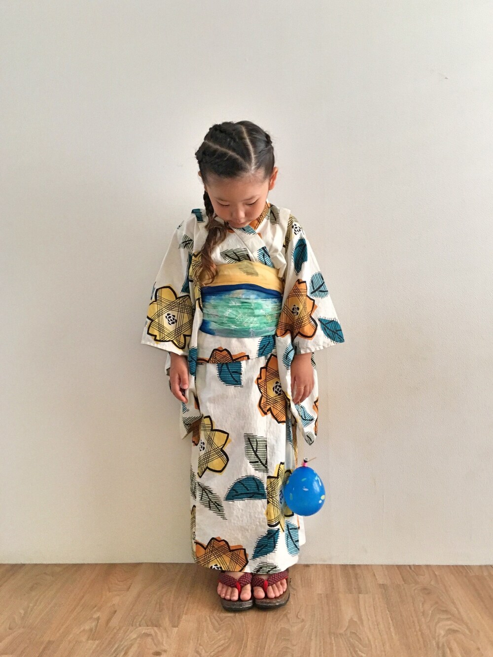 「女の子、キッズファッション、浴衣、夏祭り、お祭り、5歳」｜「Nico Antiqueのアイテム（浴衣、ホワイト系）」を使った、kanadayさん（キッズ・100cm）の夏コーディネートの1枚目の写真