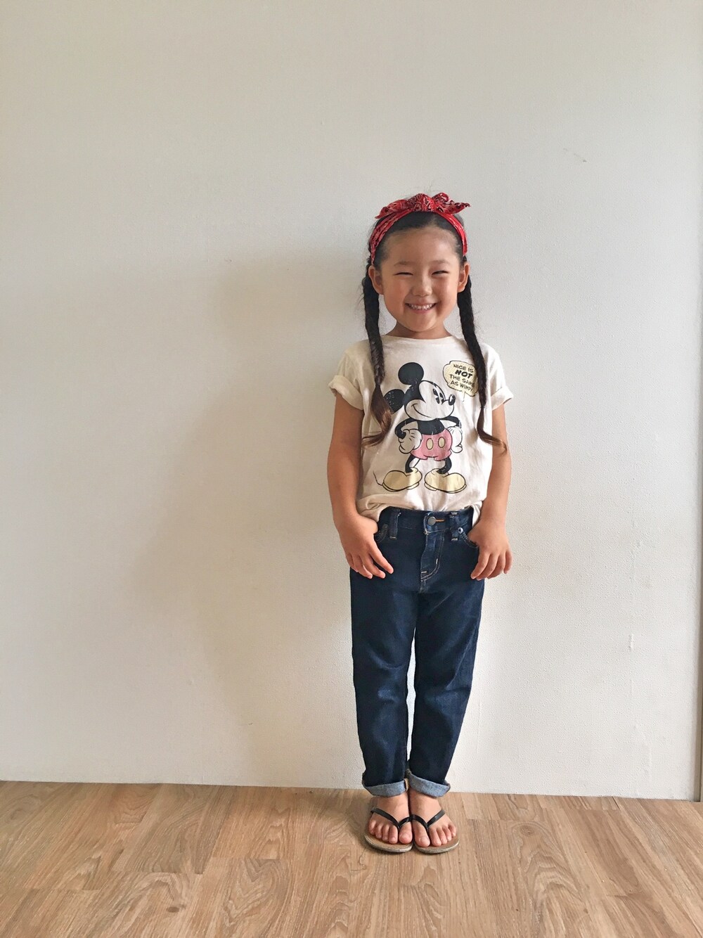 「ユニクロ、キッズファッション、女の子、シンプルコーデ、ボーイズライク、UNIQLO、ミッキー、ディズニー」｜「Handmadeのminneで販売中です✨（ヘアバンド、レッド系）」を使った、kanadayさん（キッズ・100cm）の夏コーディネートの1枚目の写真