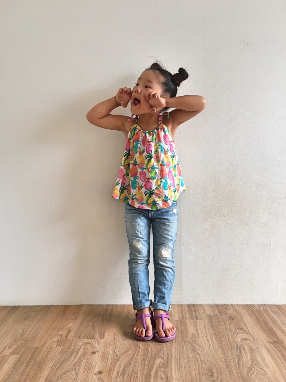 「トロピカル、パイナップル、プチプラ、カラフル、女の子、5歳、夏コーデ」｜「ZARAのアイテム（キャミソール、その他）」を使った、kanadayさん（キッズ・100cm）の夏コーディネートの1枚目の写真