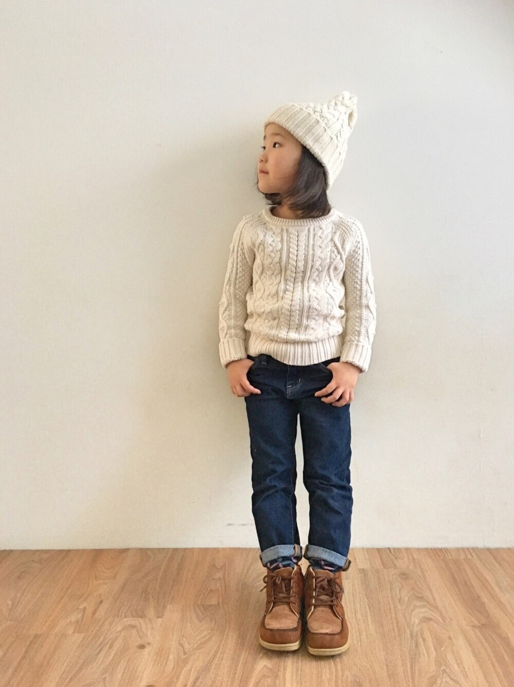 「キッズコーデ、女の子、シンプル、gaplove、ケーブルニット、プチプラ、ボーイズライク」｜「GAPのアイテム（ニット/セーター、ホワイト系）」を使った、kanadayさん（キッズ・110cm）の冬コーディネートの1枚目の写真