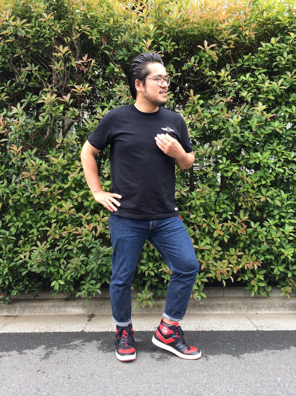 「ドゥニーム、DELUXE、デラックス、Denime、pony、ポニー、ジョーダン、ズボン短、夏、黒Tシャツ」｜「DELUXEのDELUXE x Denime TEE（Tシャツ/カットソー、ブラック系）」を使った、gunken5さん（メンズ・171cm）の夏コーディネートの1枚目の写真