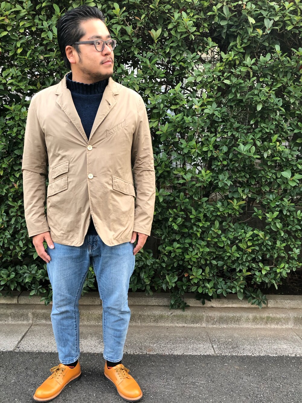 「冬、シンプルコーデ、zozoデニム、ドゥニーム、Denime、ハイネック、ニット、テーラードジャケット、ポストマンシューズ、冬コーデ」｜「DenimeのINDIGO GUERNSEY KNIT/インディゴガンジーニット（ニット/セーター、ブルー系）」を使った、gunken5さん（メンズ・171cm）の冬コーディネートの1枚目の写真