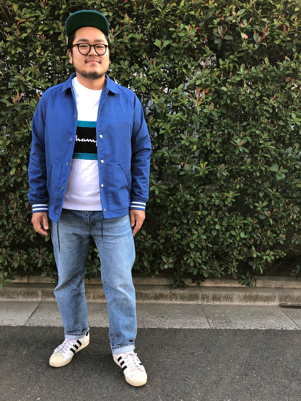「春コーデ、春、ZOZO、zozoデニム、コーチジャケット、チャンピオン、XLARGE、アディダス、スーパースター、ベースボールキャップ」｜「NEW ERAのアイテム（キャップ、ホワイト系）」を使った、gunken5さん（メンズ・171cm）の春コーディネートの1枚目の写真