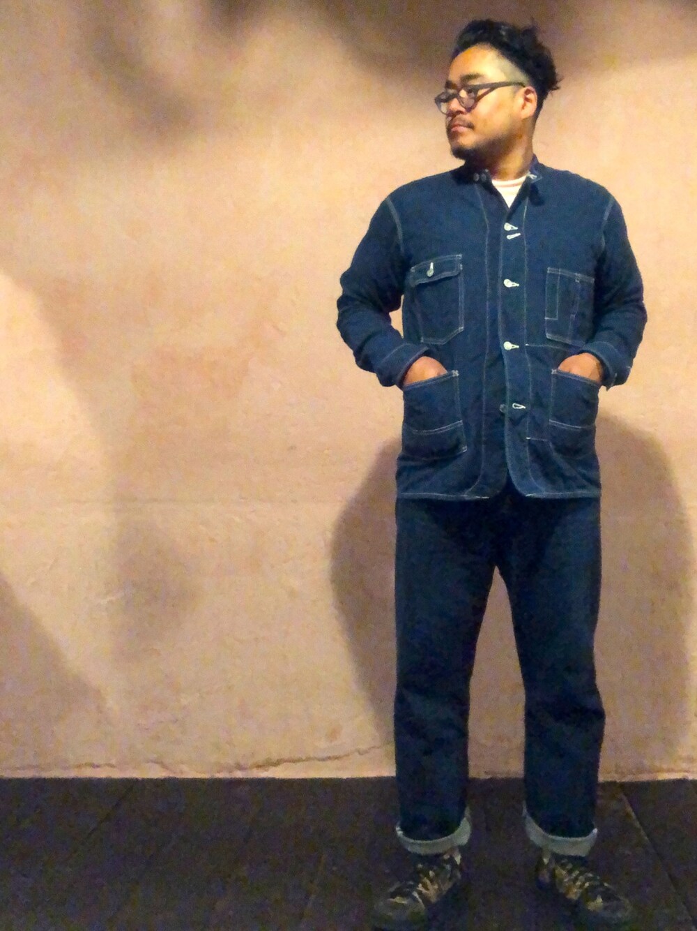 「秋のコーデ、秋、カバーオール、デニムオンデニム、リーバイス、バズリクソンズ、迷彩、パックマン、ドゥニーム、Denime」｜「Denimeの【JapanMade】BAND COLLAR COVERALL/バンドカラーカバーオール（デニムジャケット、ブルー系）」を使った、gunken5さん（メンズ・171cm）の秋コーディネートの1枚目の写真