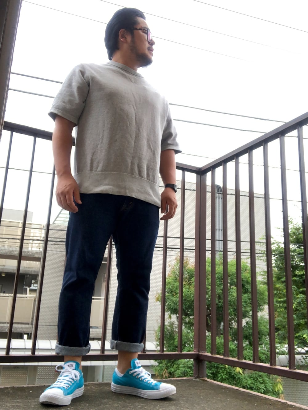 「秋のコーデ、スウェット、半袖スウェット、Denime、デニム、デニムパンツ、コンバース、オールスター、チープカシオ、グレー」｜「Denimeの【MADE IN JAPAN】SWEATSHIRT SHORT SLEEVE（スウェット、グレー系）」を使った、gunken5さん（メンズ・171cm）の秋コーディネートの1枚目の写真
