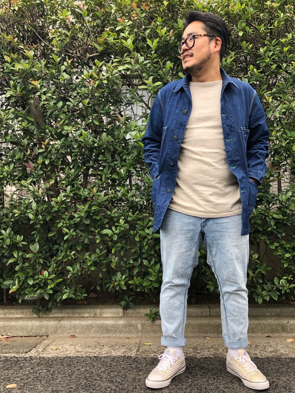 「デニム、デニムジャケット、カバーオール、コンバース、オールスター、Denime、ノースフェイス、古着、Tシャツ、スニーカー」｜「Denimeの【MADE IN JAPAN】HEATHER CREW NECK TEE（Tシャツ/カットソー、グレー系）」を使った、gunken5さん（メンズ・171cm）の秋コーディネートの1枚目の写真