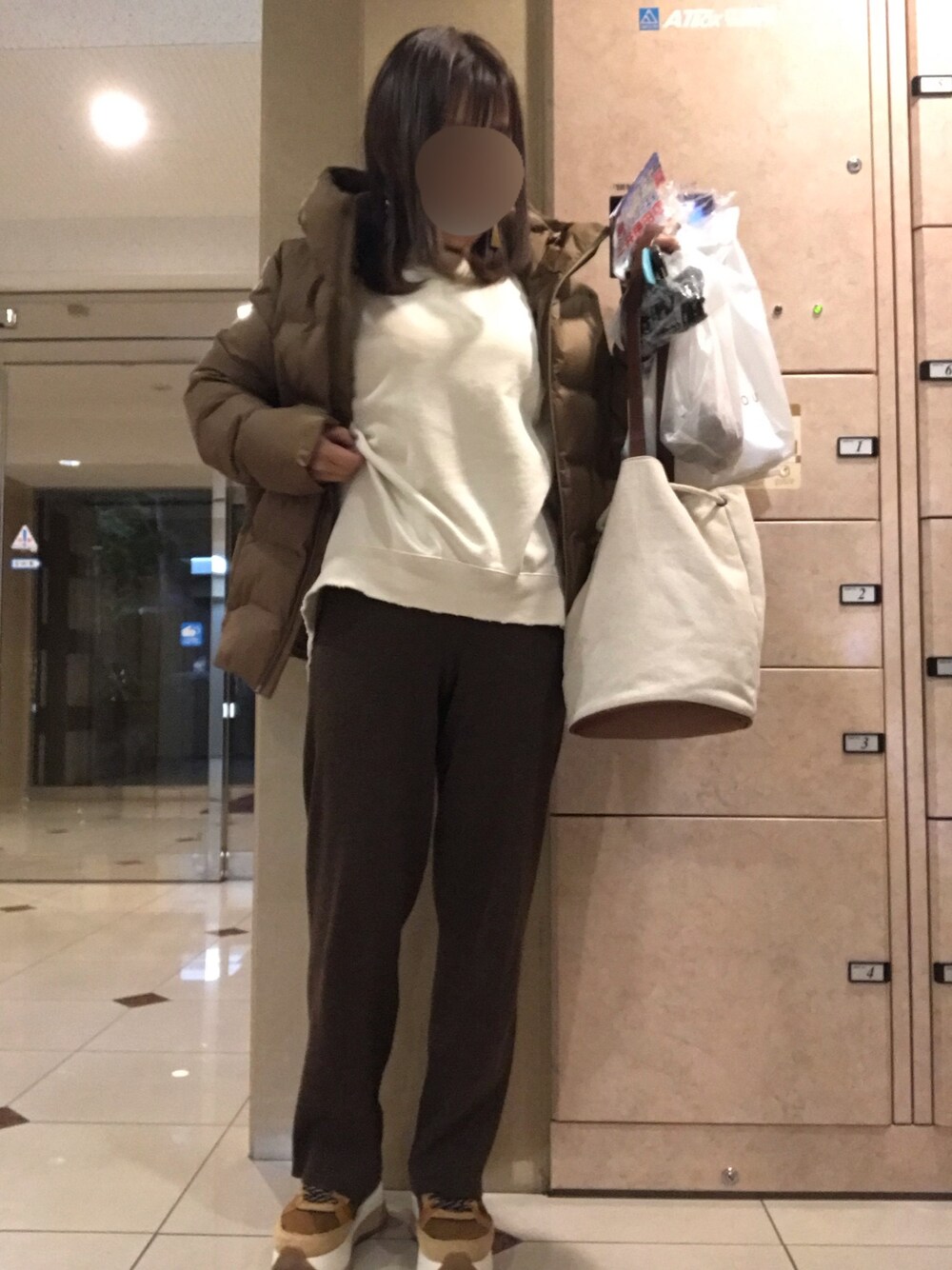 「お気に入りコーデ、厚底スニーカー、ブラウンコーデ、ゆるコーデ」｜「LOWRYS FARMのカットリブパンツ　808637（その他パンツ、ブラウン系）」を使った、sacoさん（レディース・148cm）の秋コーディネートの1枚目の写真