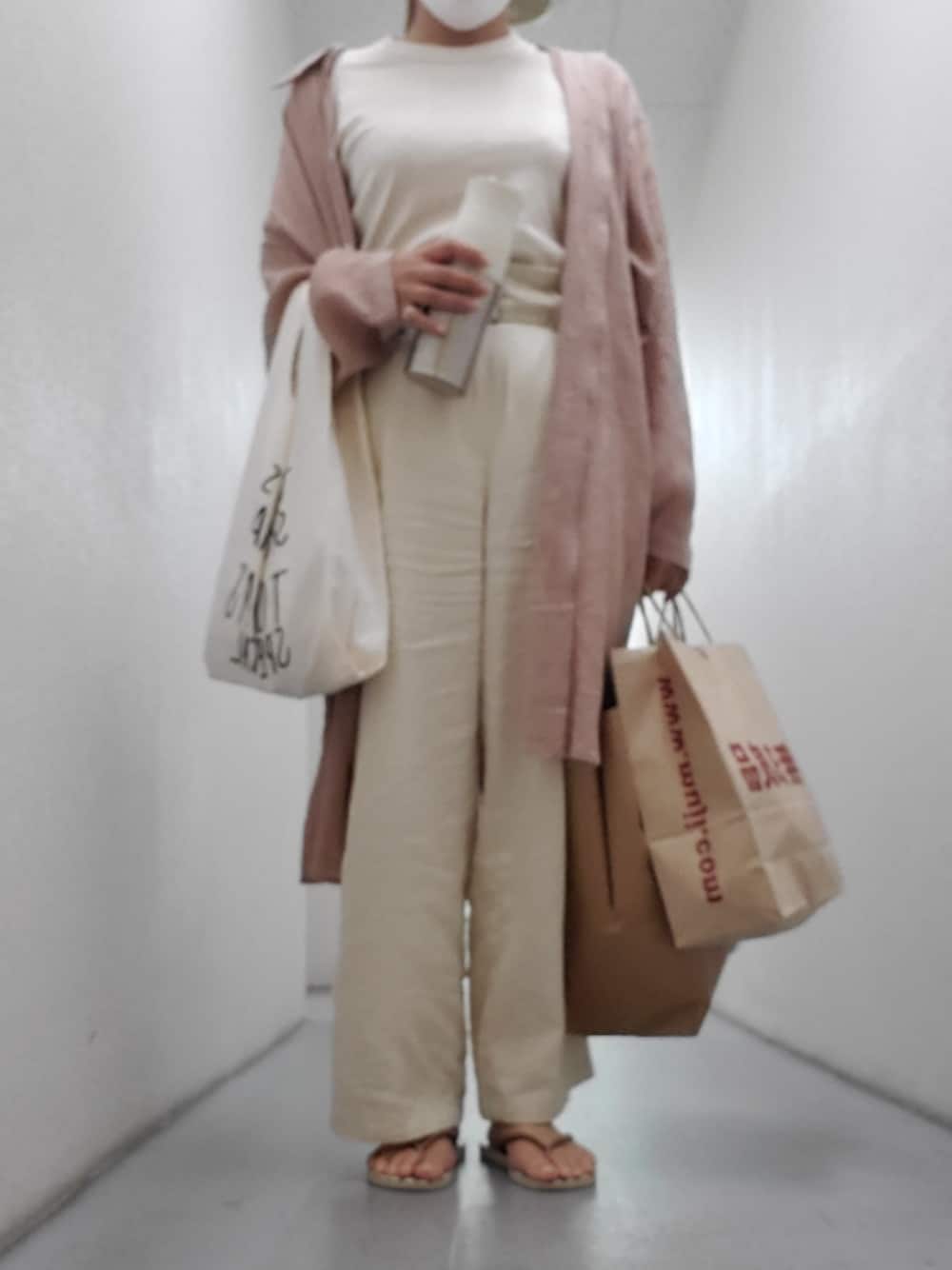 「ビーサンコーデ、ナチュラルカラー、トゥデイズスペシャル」｜「UNIQLOのクルーネックT（半袖）（Tシャツ/カットソー、ベージュ系）」を使った、sacoさん（レディース・148cm）の夏コーディネートの1枚目の写真