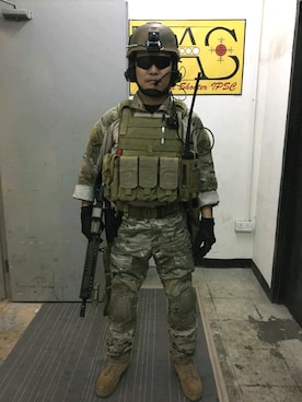 「アイテム（ピアス（両耳用）、グリーン系）」を使った、Leo Yeungさん（メンズ・168cm）の春コーディネート