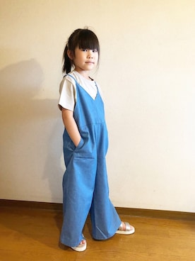「a.v.v（アーヴェヴェ）のアイテム（オールインワン・サロペット）」を使った、avv_kidsstaffさん（キッズ・120cm）の春コーディネート