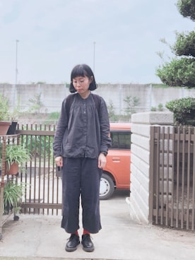「黒リュック」｜「アイテム（アナログ腕時計）」を使った、NANAEさん（レディース・155cm）の秋コーディネート