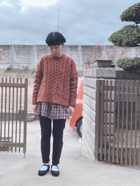 「ケーブルニット」｜「アイテム（アナログ腕時計）」を使った、NANAEさん（レディース・155cm）の冬コーディネート