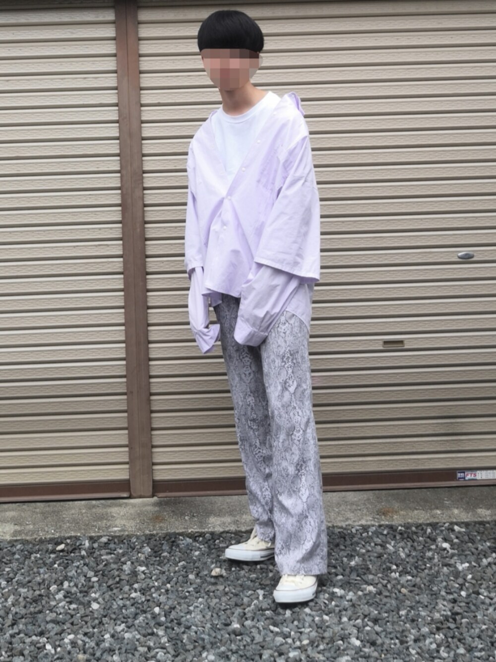 「キッズコーデ、春夏コーデ、夏コーデ、休日スタイル、韓国ファッション、スニーカー、スラックス、シャツスタイル、低身長、shiyoh」｜「CONVERSEの【CONVERSE】CON CVS ALLSTAR HI M9160/M3310（スニーカー、ホワイト系）」を使った、のぞみ♻️RASIC♻️さん（キッズ・172cm）の春コーディネートの1枚目の写真