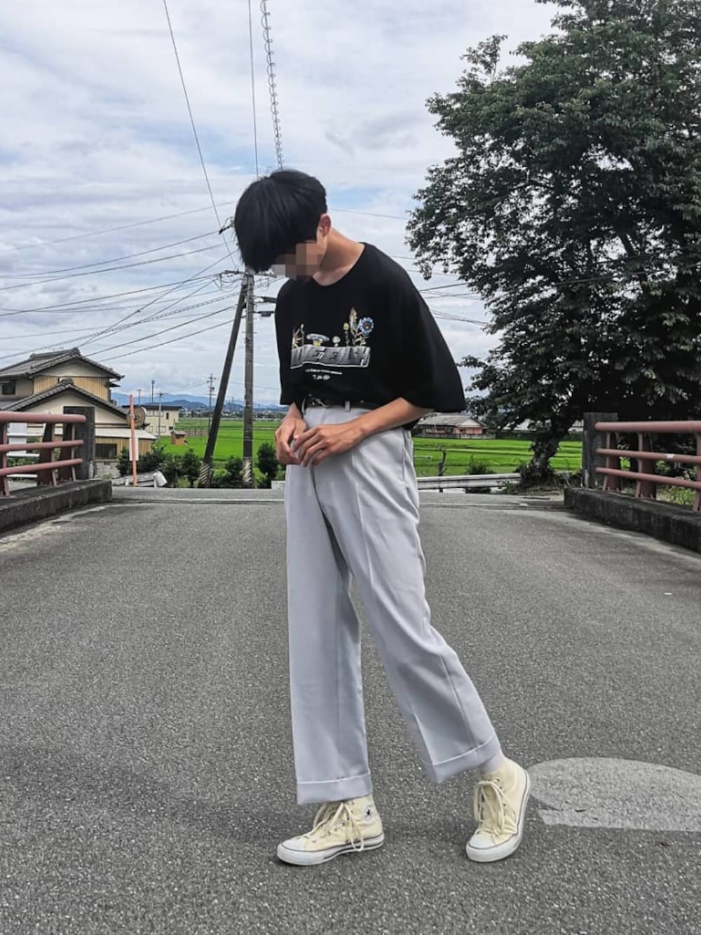 「シャツ好き集まれ、キッズファッション、モノトーン、男の子コーデ、夏コーデ、夏だ！Tシャツ着よう！、プチプラ、シンプル、おしゃれさんと繋がりたい、UNIQLO」｜「KAIKOのパンツ（その他パンツ、グレー系）」を使った、のぞみ♻️RASIC♻️さん（キッズ・172cm）の夏コーディネートの1枚目の写真