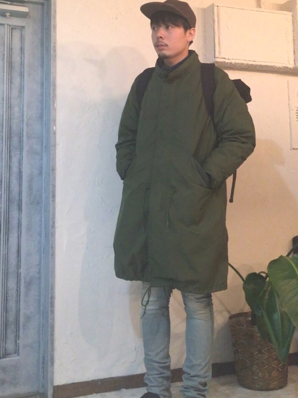 「ロバートゲラー、M-65、BROWN by 2-tacs、デニムジャケット、スキニーデニム、converse、onestar、stussy」｜「BROWN by 2-tacsのアイテム（キャップ、ブラウン系）」を使った、junya_mochizukiさん（メンズ・177cm）の春コーディネートの1枚目の写真