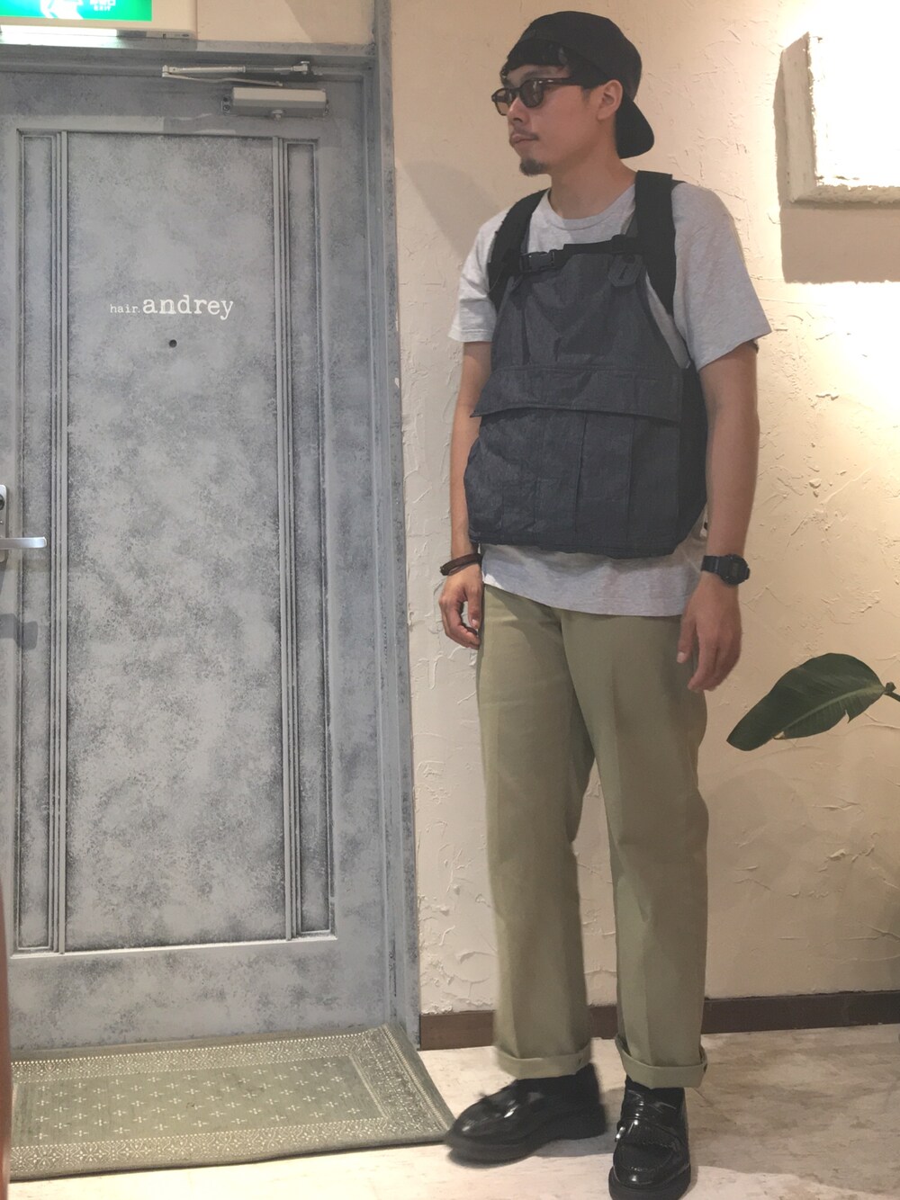 「ディッキーズ(Dickies)、ローファー、ベスト、BROWN by 2-tacs、N.HOOLYWOOD」｜「Norse ProjectsのMesh 5 Panel Cap（キャップ、ブラック系）」を使った、junya_mochizukiさん（メンズ・177cm）の夏コーディネートの1枚目の写真