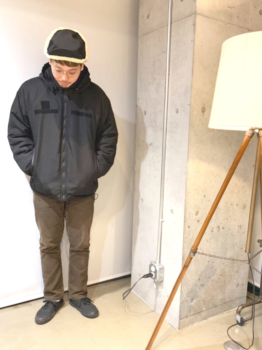 「ハッピースーツ、プリマロフト、gen3、コーデュロイパンツ、BROWN by 2-tacs、VANS AUTHENTIC」｜「STABILIZER GNZのアイテム（帽子、ブラック系）」を使った、junya_mochizukiさん（メンズ・177cm）の冬コーディネートの1枚目の写真
