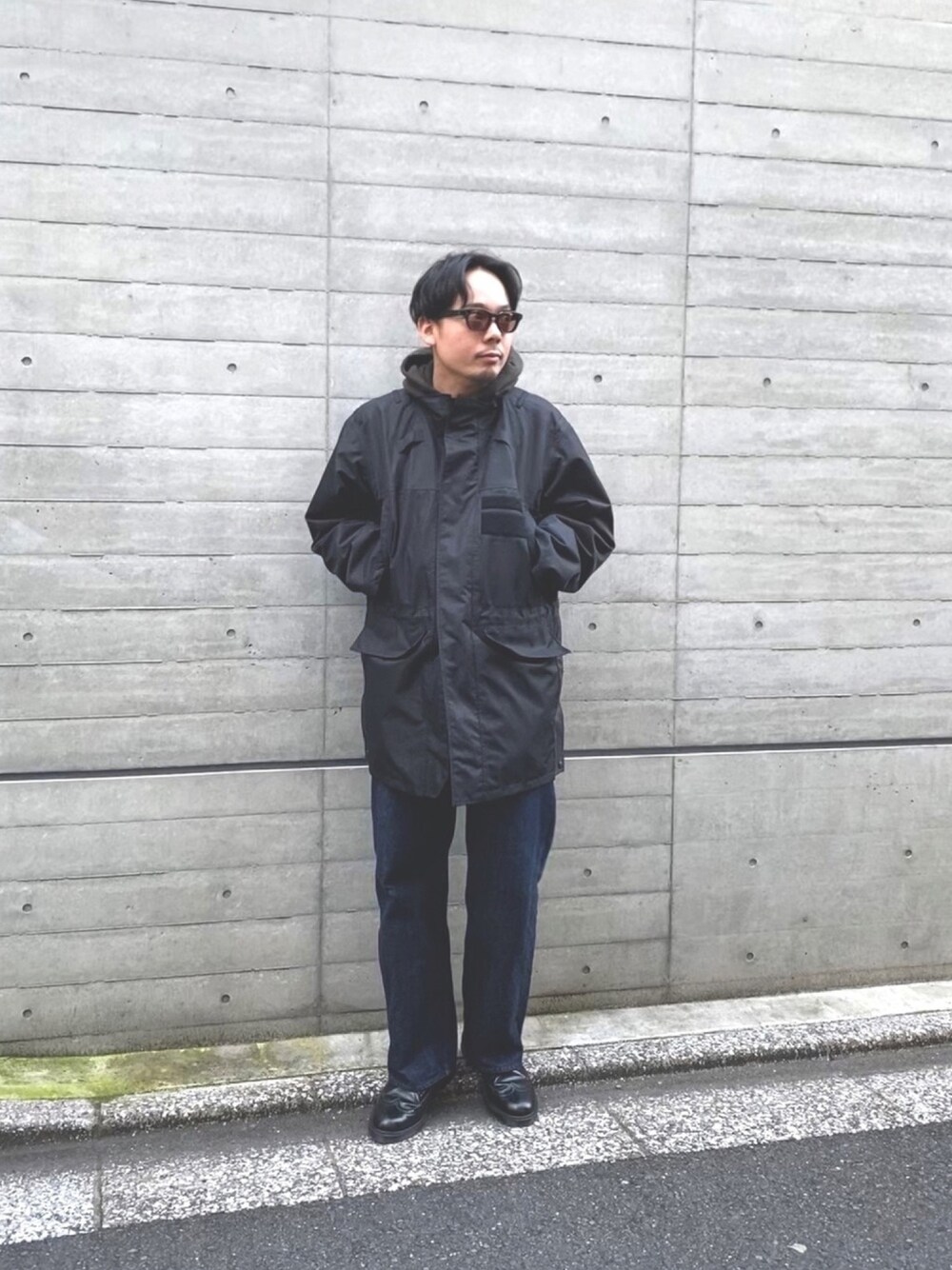 「冬アウター着回しチャレンジ、Riprap、kearny、サングラス、STABILIZER GNZ、バギーデニム、黒、ミリタリージャケット、ミリタリーコート、Dr.Martens」｜「kearnyのアイテム（サングラス、ブラック系）」を使った、junya_mochizukiさん（メンズ・177cm）の冬コーディネートの1枚目の写真
