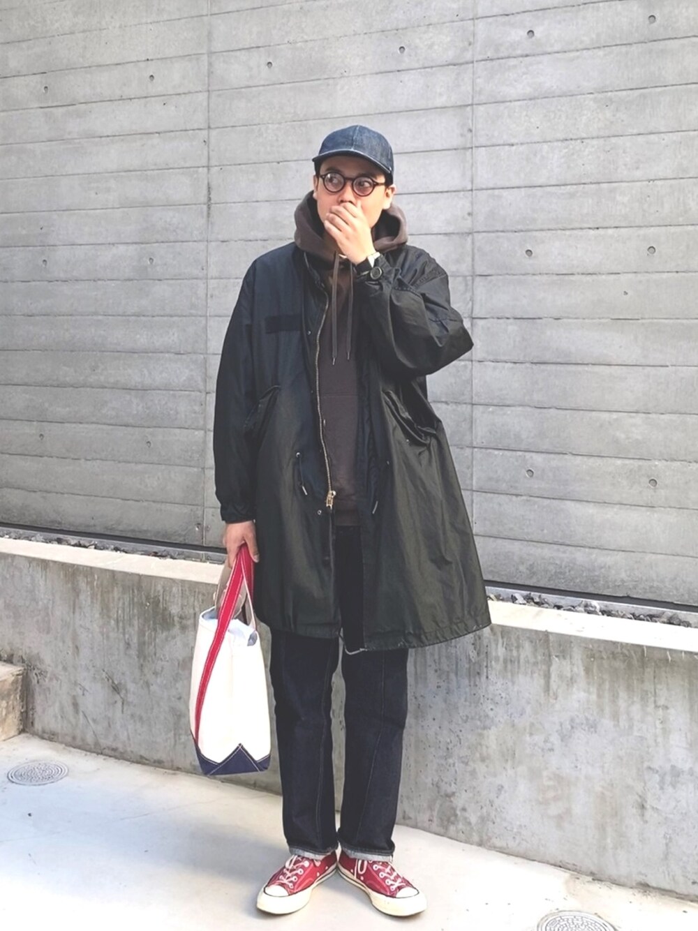 「Riprap、デニム、センタープレスパンツ、CT70s、コンバース、M65、ﾏﾙﾒｶﾞﾈ、シンプルコーデ、オーバーサイズ、春アウター」｜「LAWRENCE JENKINのアイテム（メガネ、ブラウン系）」を使った、junya_mochizukiさん（メンズ・177cm）の春コーディネートの1枚目の写真