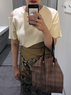 「ROSE BUD（ローズバッド）のショルダースリットカットソー（Tシャツ/カットソー、ホワイト系）」を使った、misakoさん（レディース・166cm）の秋コーディネート