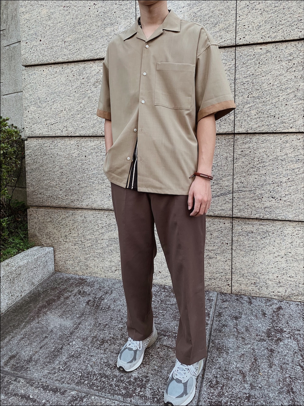 「復古、休閒」｜「NEW BALANCEのアイテム（シューズ、グレー系）」を使った、weixun0113さん（メンズ・180cm）の秋コーディネートの1枚目の写真