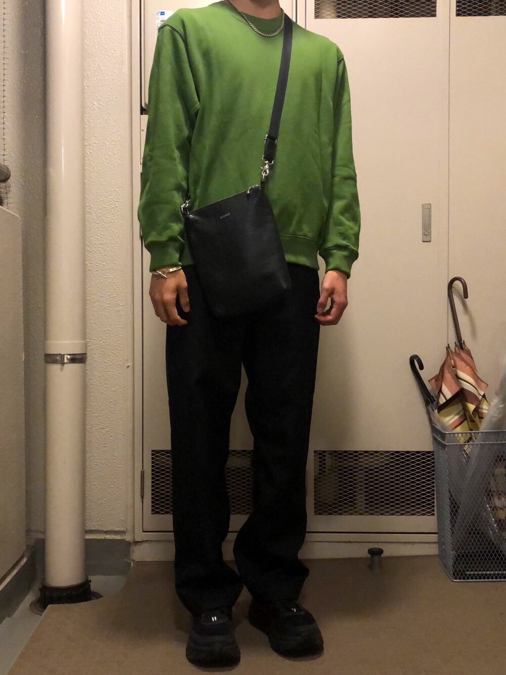 「ootd、fashion、UNIQLO、UNIQLO U、ユニクロ、order、kaiko、jieda、HOKAONEONE、秋コーデ」｜「UNIQLOのアイテム（スウェット、グリーン系）」を使った、toshiさん（メンズ・172cm）の秋コーディネートの1枚目の写真
