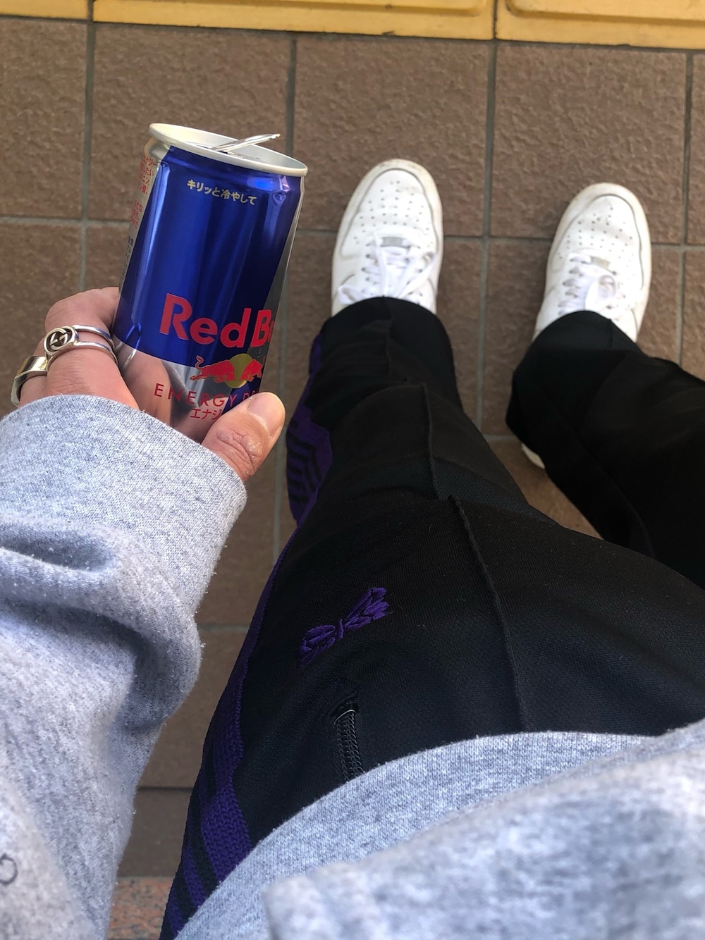 「NEEDLES、NIKE、GUCCI、Paul Smith、fashion、古着、休日スタイル、パーカー、トラックパンツ、AIR FORCE 1」｜「Needlesのナロートラックパンツ（パンツ、ブラック系）」を使った、toshiさん（メンズ・172cm）の春コーディネートの1枚目の写真