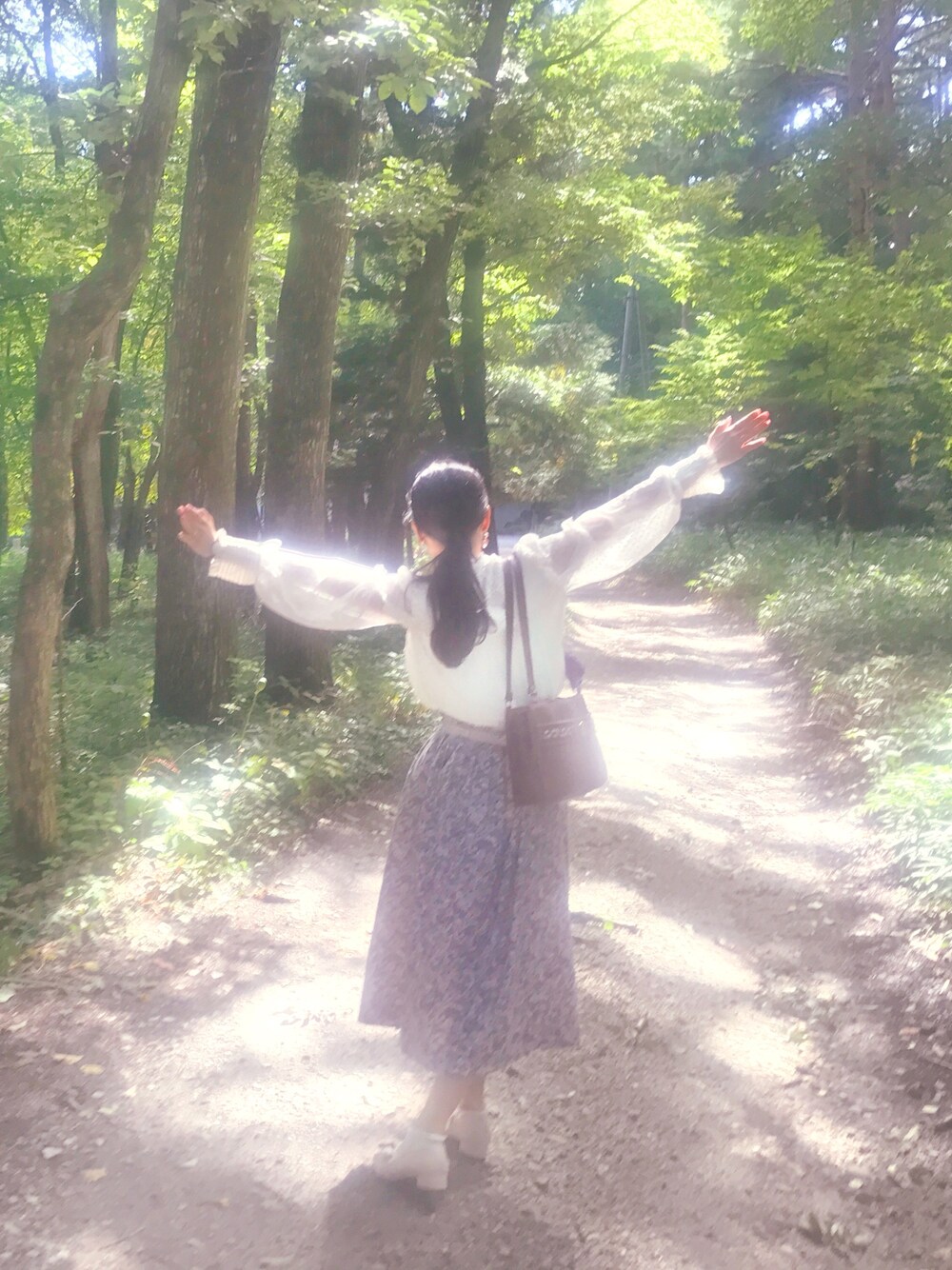 「ZARAのアイテム（シャツ/ブラウス、ホワイト系）」を使った、Hさん（レディース・163cm）の秋コーディネートの1枚目の写真